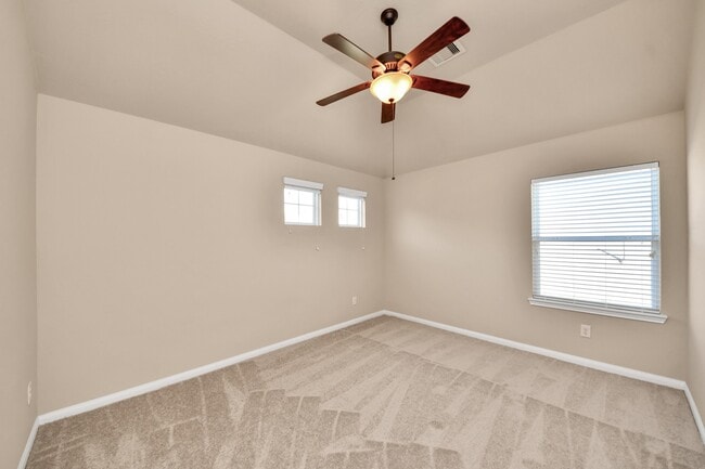 Photo - 3115 Lake Dr