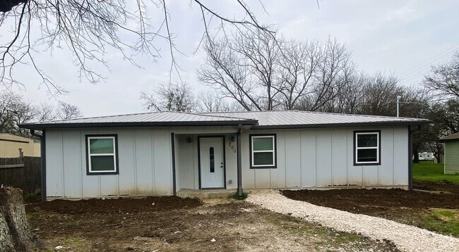 Building Photo - 200 N Kerr St Rental