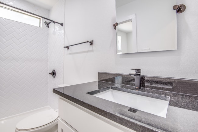 Photo - 410 Lansing St Unidad 410