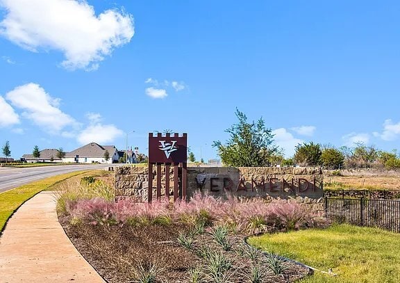 Photo - 387 Borchers Blvd