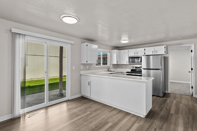 Photo - 1100 sq foot 2 bedroom 1.5 bathroom with full size washer/dryer available now! Unit 325-1