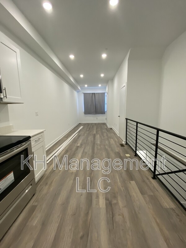 Building Photo - 976 N 45th St Rental
