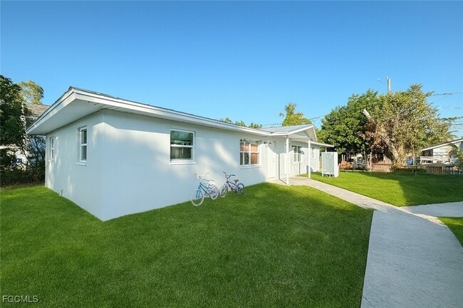 Building Photo - 5453 Eleventh Ave