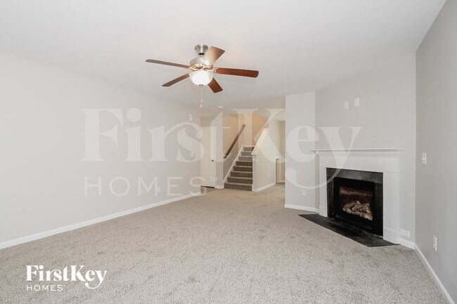 Photo - 825 Winterside Ln