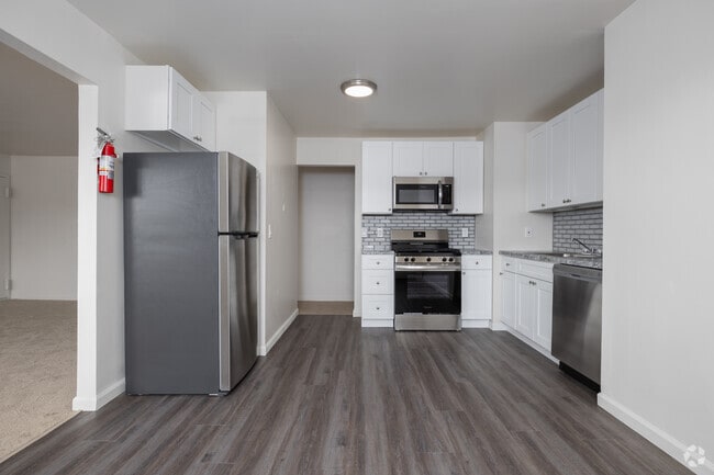 2BR, 1BA - 850SF - Kitchen - Stevens Manor Apartments