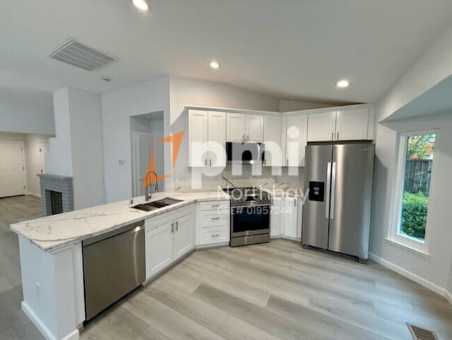 Photo - 210 Leafwood Ct