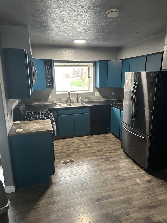 Photo - 524 Silcott Ct