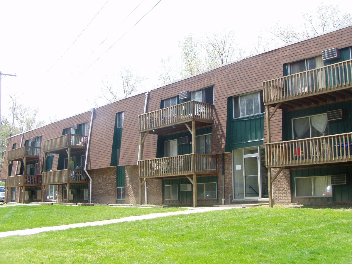 Photo - Pinecrest Apartments
