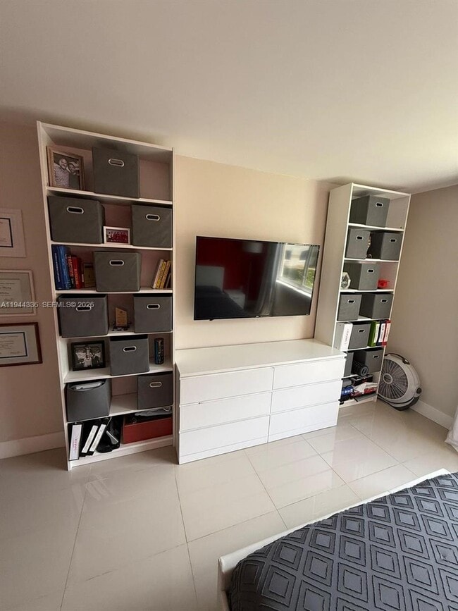 Photo - 17890 W Dixie Hwy Unit 210