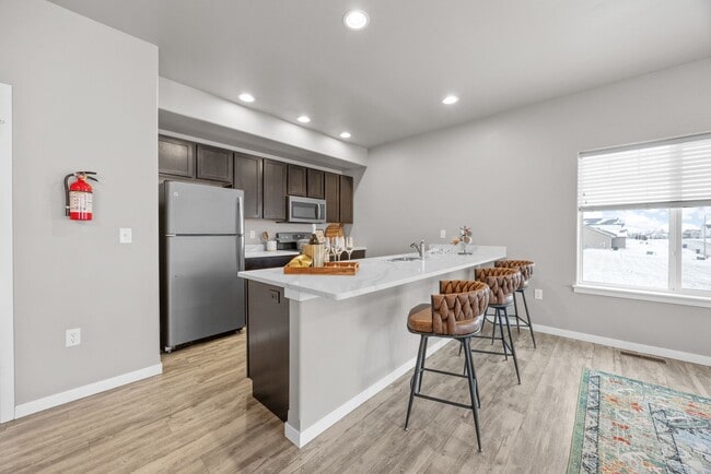 Photo - 290 Kenneth Dr