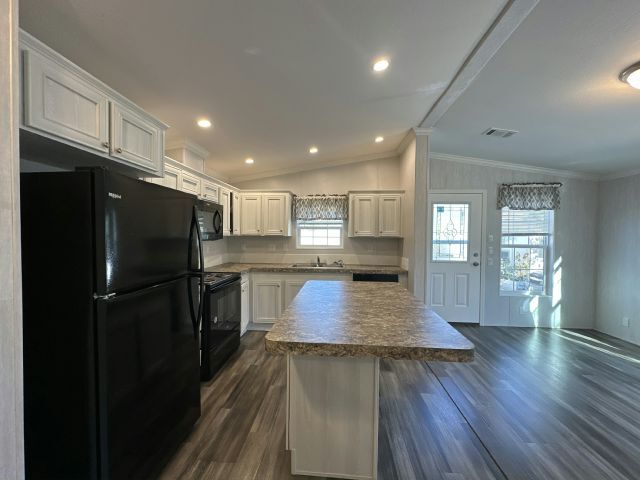 Photo - 1670 Genie St