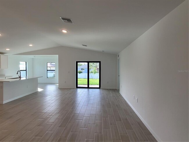 Photo - 11100 Vanessa Ave