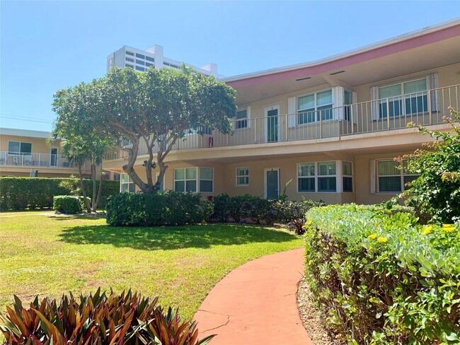 Photo - 930 Osceola Dr Unit 2