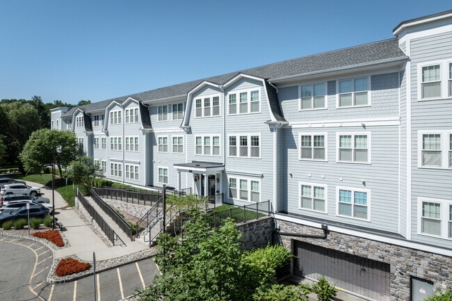 Colonial Pointe at Franklin Lakes