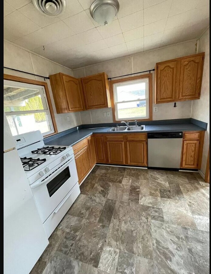 Photo - 130 W Cherry St North Liberty