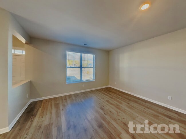 Photo - 1428 Ashfield Pl