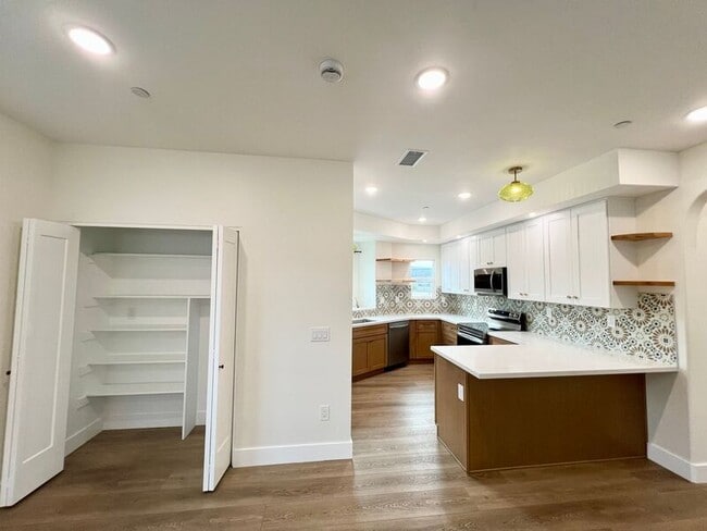 Photo - 669 Townsite Dr