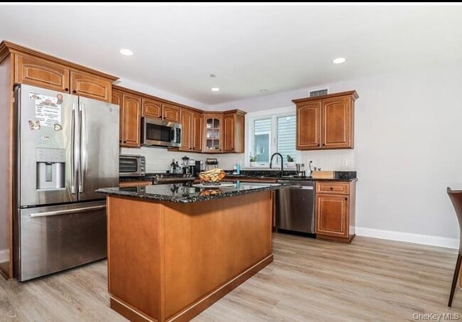 186 Woodside Ave Unit 184