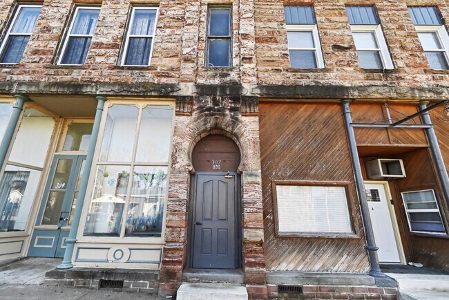 Photo - 307 E Bridge St
