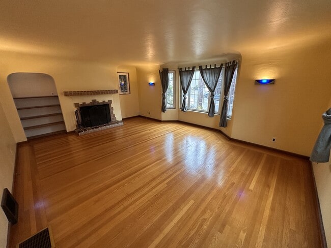 Building Photo - 614 Brooklyn Ave