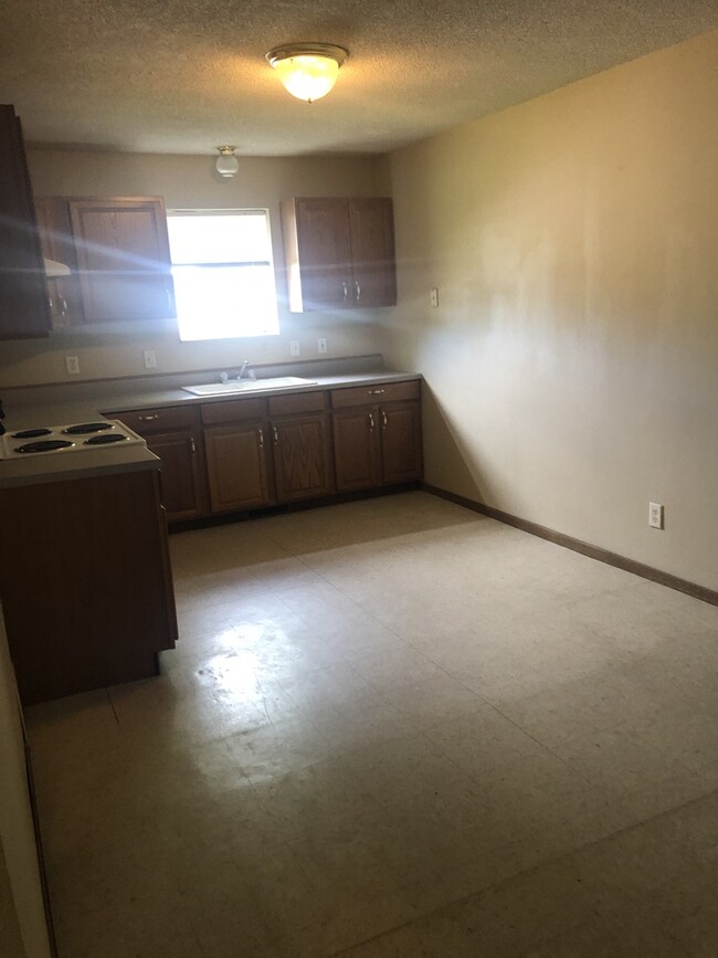 Kitchen - 2207 Roma Ln Townhome