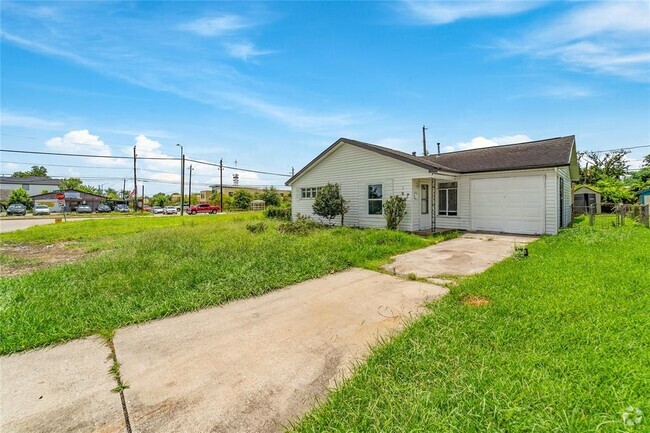 Building Photo - 209 Hyta St Rental