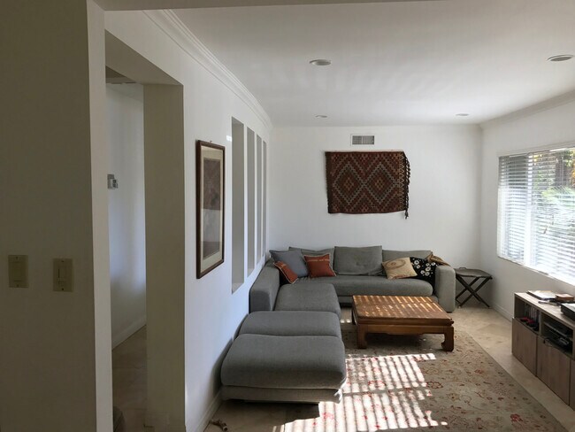 Family Room/Den - 910 Lorinda Dr