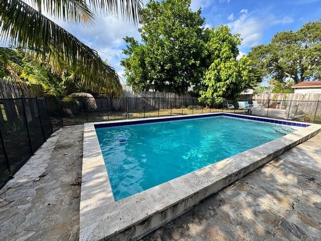 Photo - 867 Caroline Cir