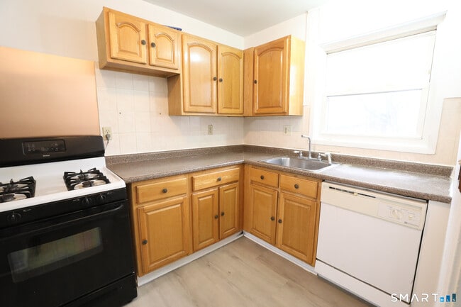 Photo - 1 Camelot Dr Unit APT 2