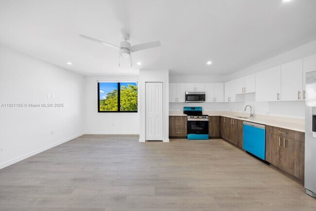 Photo - 20 NE 19th Ave Unit 201