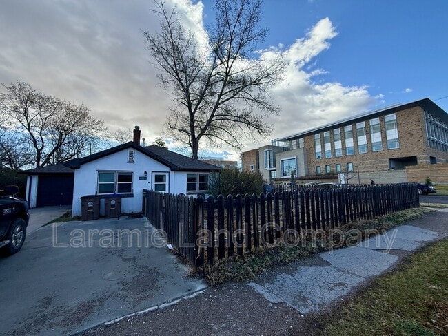 Building Photo - 551 N 10th St