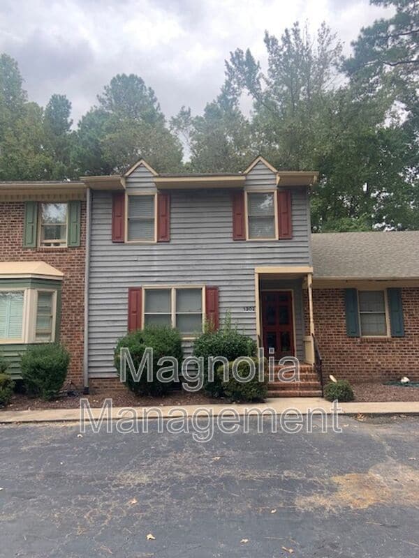 Building Photo - 1302 Oakridge Ave Rental