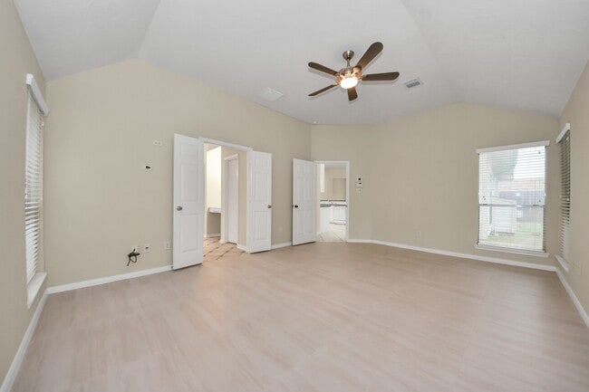 Building Photo - 10214 White Oak Trail Ln