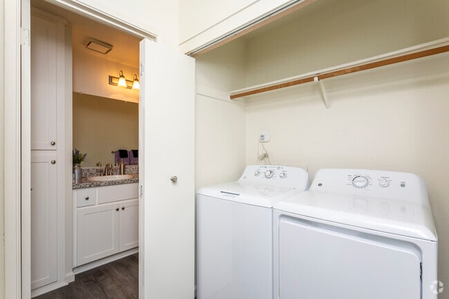 Photo - Lakeside Apartments