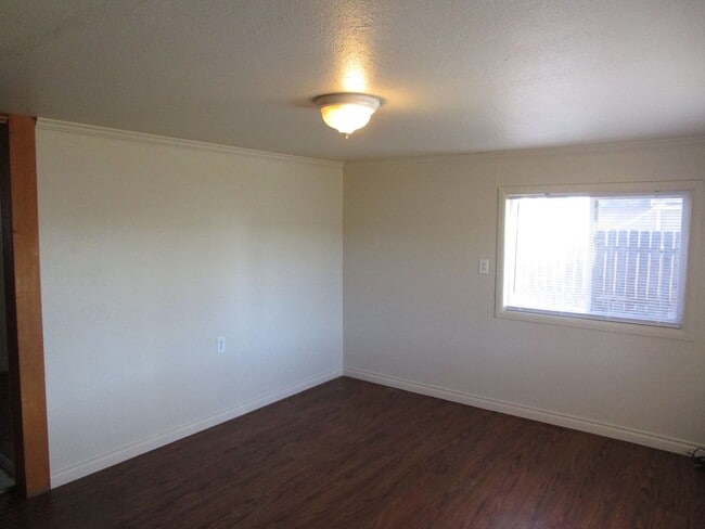 Photo - *PRICE REDUCED* 2 Bedroom Home with Large ...