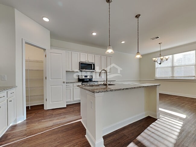 Photo - 533 Lateleaf Dr