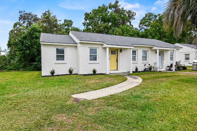 Building Photo - 3011 Terry Dr