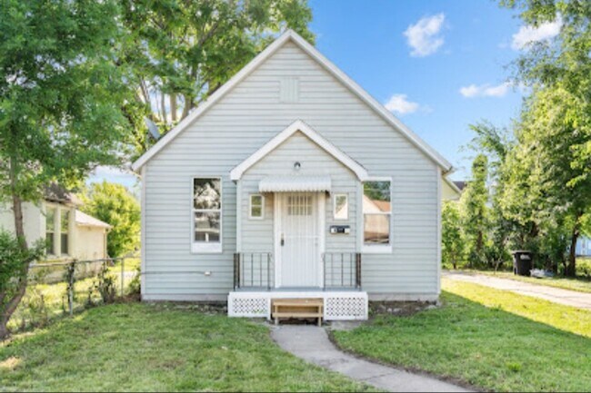 Updated 2 Bedroom Home! - Updated 2 Bedroom Home!
