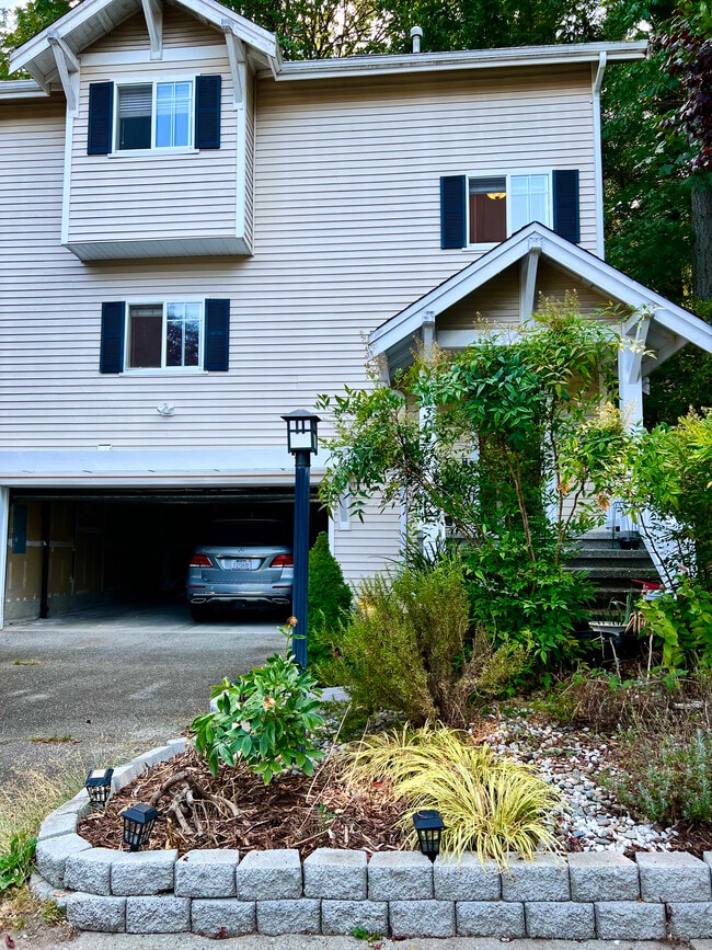 Building Photo - 4302 Lupine Ct Rental