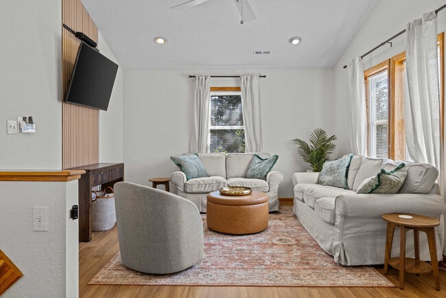 Photo - 2027 Hampton St Unidad ID1060716P