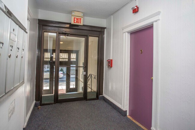 Photo - Great 1.5 Bed Located Close to Green Line and Dunkins'!