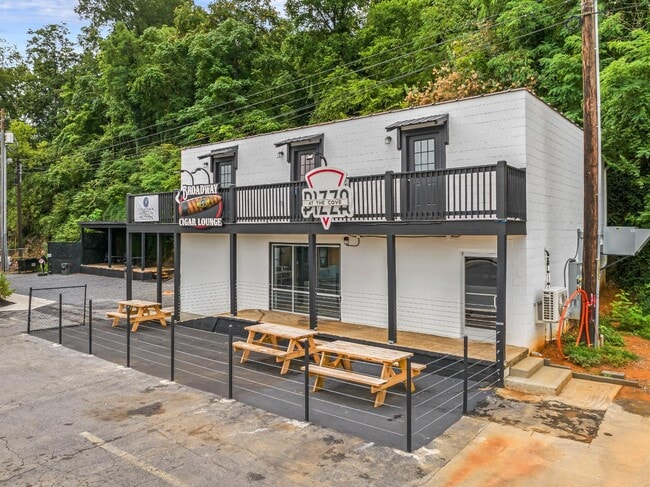 Photo - 227 E Broadway St