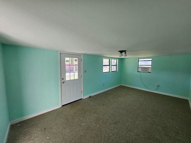 100 Lake St