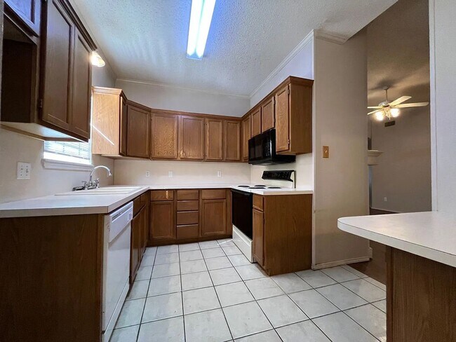 Photo - 3 bedroom 3 bathroom in Frenship ISD!