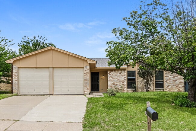 Building Photo - 933 Lemontree Dr