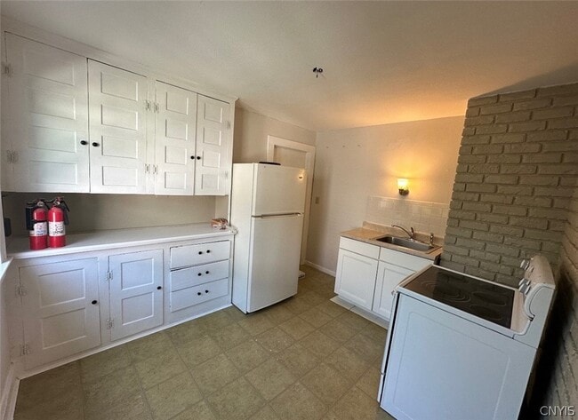 Photo - 207 Draper Ave