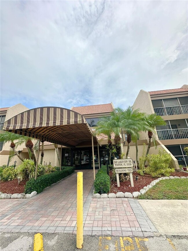 Building Photo - 240 Lakeview Dr Unit 212 Rental