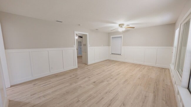 Photo - 101 W Flynn Ave