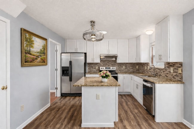 Photo - 8635 Oak Creek Dr