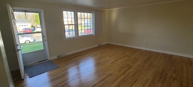 Photo - 328 Bradley Rd